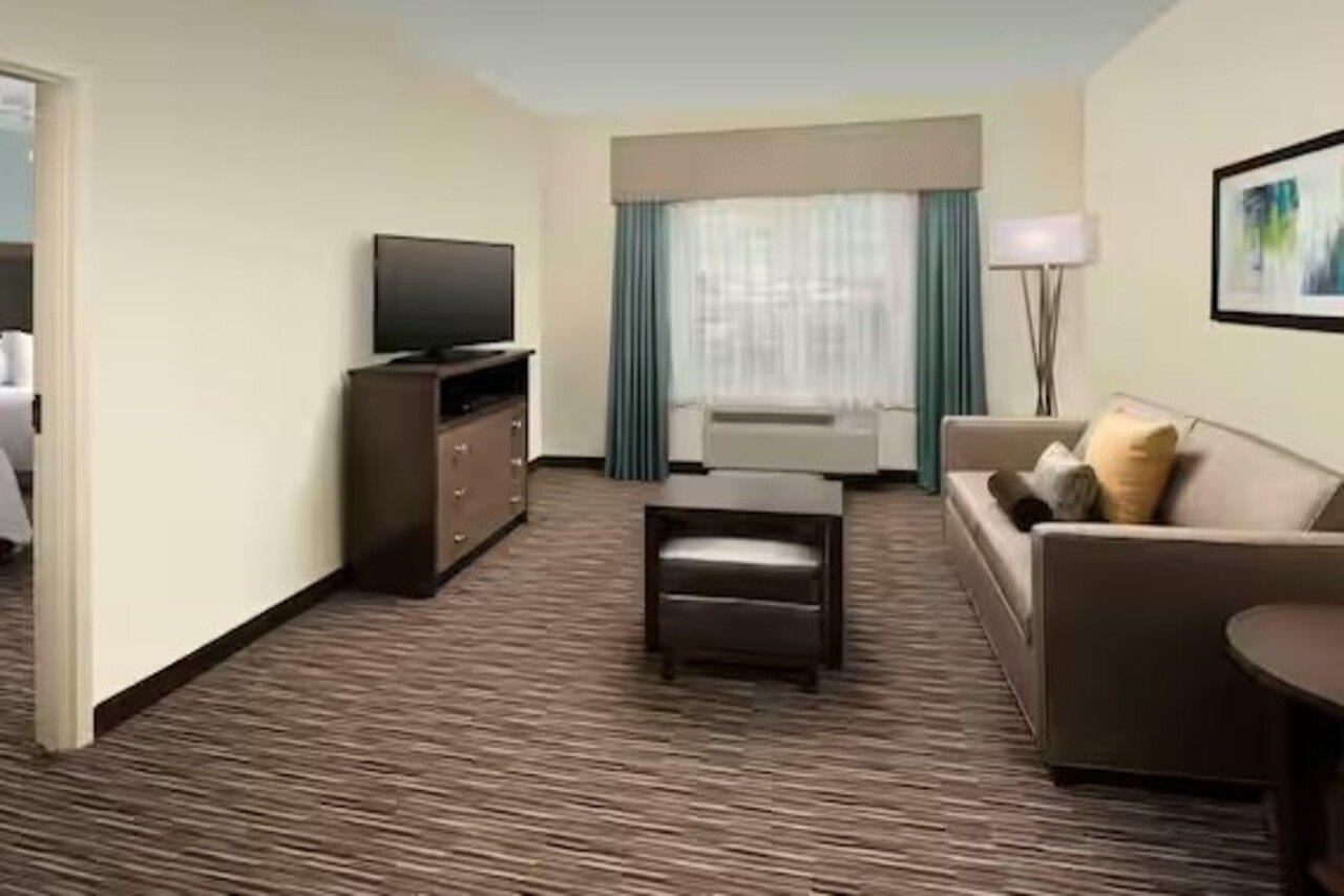 Hotel Homewood Airport 3*