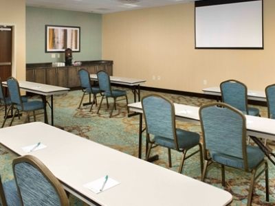 Hotel Homewood Airport 3*